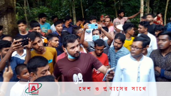 নড়াইলে হামলায় ক্ষতিগ্রস্ত বাড়ি ও মন্দির পরিদর্শনে মাশরাফী