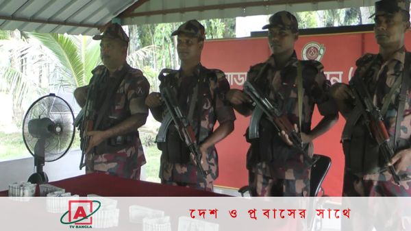 ফেলে যাওয়া ব্যাগ থেকে ৮০ হাজার ডলার জব্দ