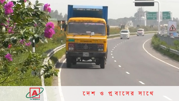ফুলের সৌরভ ছড়াচ্ছে বঙ্গবন্ধু এক্সপ্রেসওয়ে
