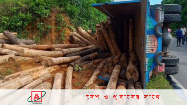 খাগড়াছড়িতে কাঠবোঝাই ট্রাক উল্টে নিহত ২, আহত ৮