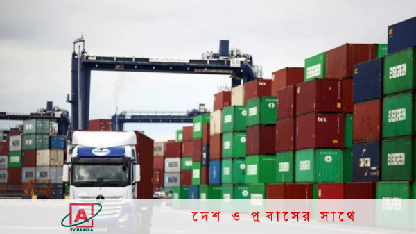 মজুরি বৃদ্ধির দাবিতে যুক্তরাজ্যের কনটেইনার বন্দরে শ্রমিকদের কর্মবিরতি