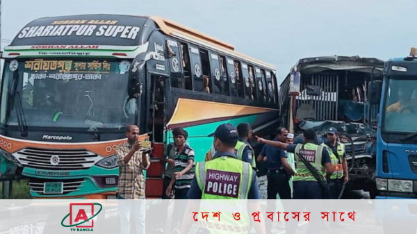ঢাকা-ভাঙ্গা এক্সপ্রেসওয়েতে পরপর তিন বাসের ধাক্কা, নিহত ২