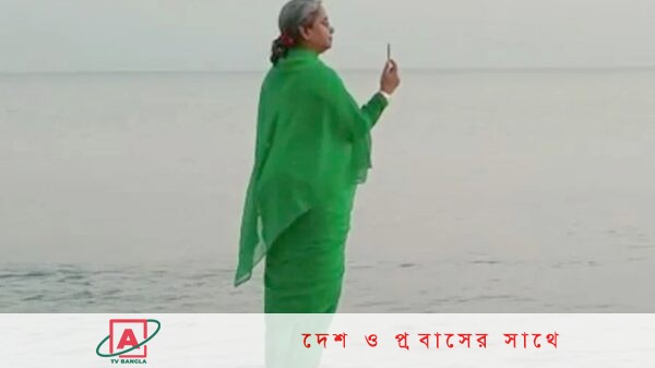 সাগরকন্যার অপরূপ রূপে মুগ্ধ শিক্ষামন্ত্রী