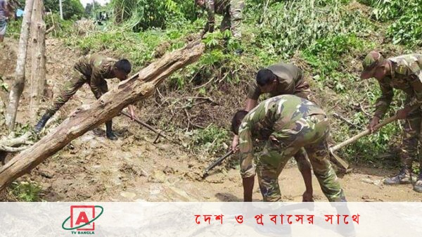 পাহাড়ধসে সাজেকে সড়ক যোগাযোগ বন্ধ, ৫ হাজার পর্যটক আটকা