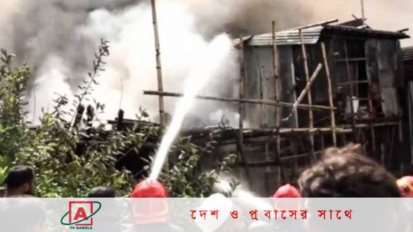 খুলনায় কাপড়ের দোকান ও গোডাউনে অগ্নিকাণ্ড