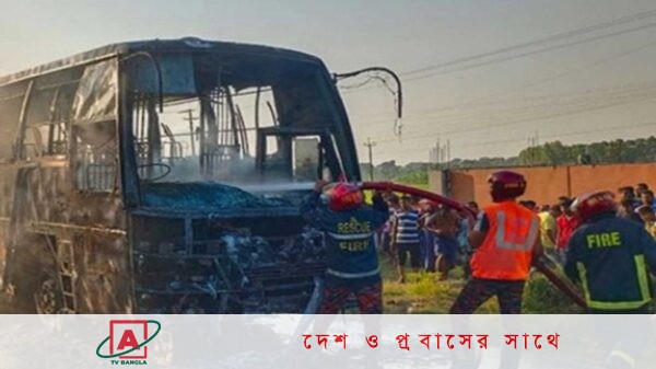 বাসের সঙ্গে মোটরসাইকেলের সংঘর্ষ, বাস পুড়ে ছাই