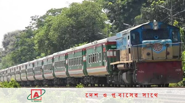 লালমনিরহাটে রেল লাইনের উপর দিয়ে হাঁটার সময় ট্রেনে কাটা পড়ে মা ও মেয়ে নিহত