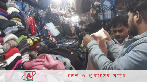 শীতে কাঁপছে ঢাকা