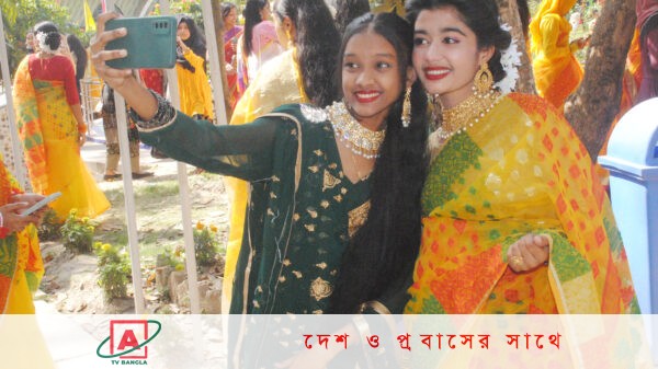 বরিশালে বসন্তের উৎসবে রঙে রঙিন
