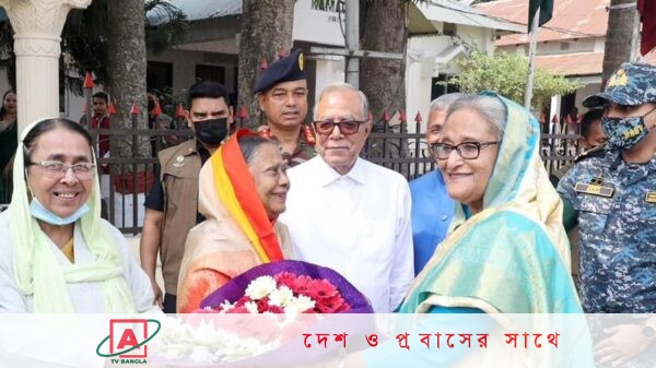 অতিথি হয়ে রাষ্ট্রপতির বাড়িতে গেলেন প্রধানমন্ত্রী