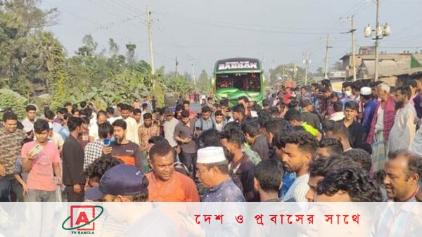 নোয়াখালীতে বাস-মাইক্রোবাস সংঘর্ষে নিহত ২