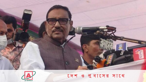 নেতায় নেতায় স্টেজ ভাঙে, আমি আহত হই