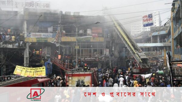 নিউ সুপার মার্কেটে আড়াইশ দোকান পুড়েছে