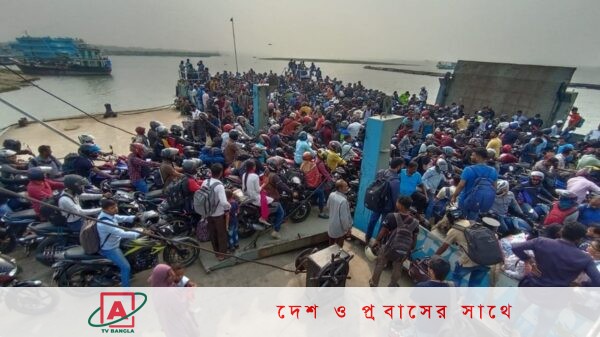 ঘরমুখো মোটরসাইকেল আরোহীদের ঢল পদ্মাপাড়ে