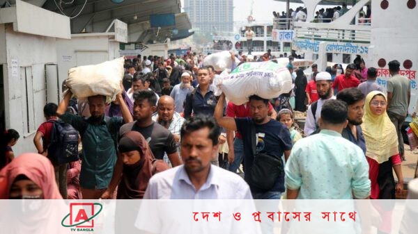 কমলাপুর রেলস্টেশনে ঘরমুখো মানুষের ভিড়