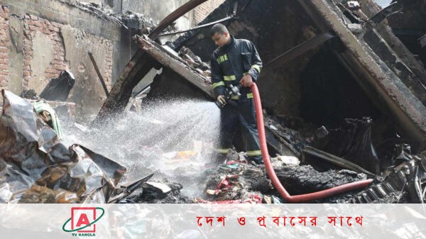 বঙ্গবাজার মার্কেটের ফায়ার সার্ভিস কর্মীদের ওপর হামলায় ৩ জন রিমান্ডে