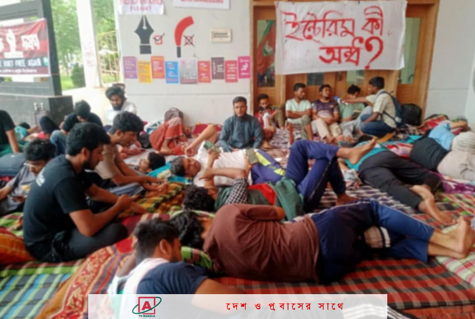 কুয়েটে ভিসির অপসারণের দাবিতে শিক্ষার্থীদের আমরণ অনশনের ১৮ ঘণ্টা