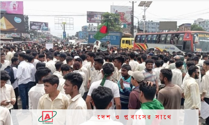 বরিশালে পলিটেকনিক শিক্ষার্থীদের সড়ক অবরোধ